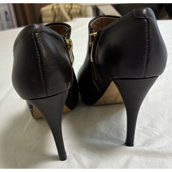 Vince Camuto Elvin Brown Leather Zip Up Ankle Booties Stiletto Heel 7.5M EU 37.5 - Picture 4 of 7